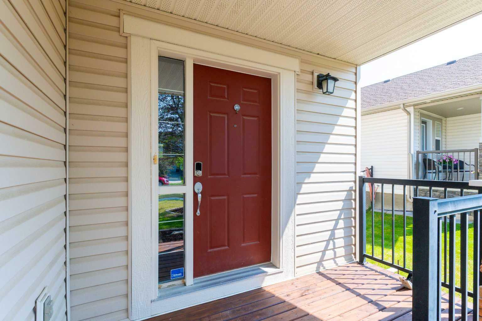 Property Photo: 928 Prairie Springs Drive SW AB T4B 0E4