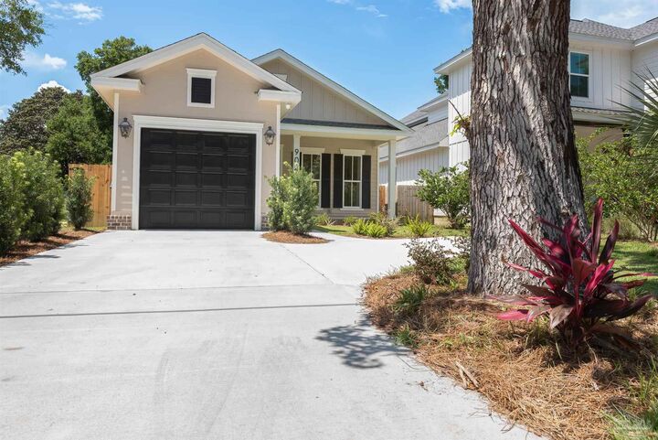 Property Photo:  904 E Yonge St  FL 32503 