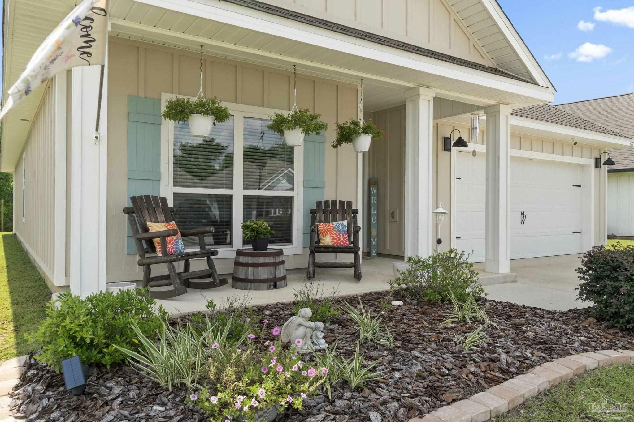 Property Photo: 5775 Conley Ct FL 32571
