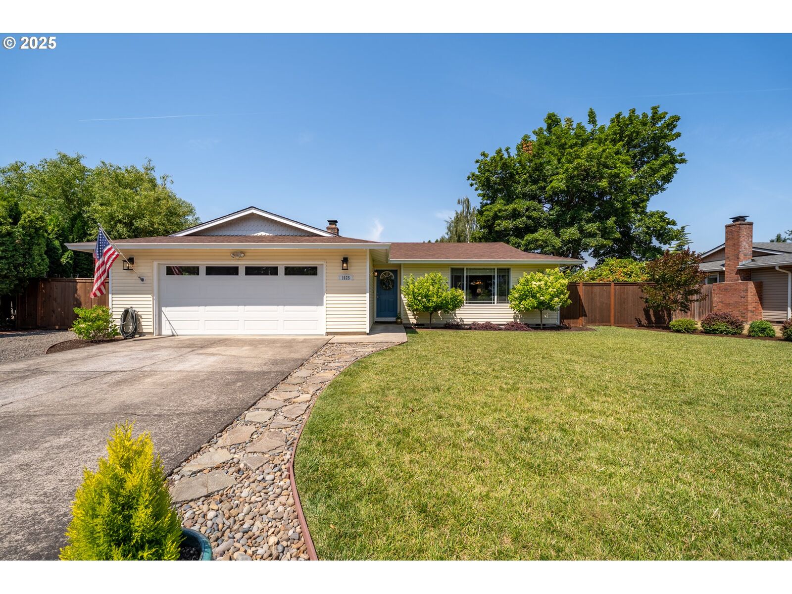 Property Photo:  1025 S Grant St  OR 97013 
