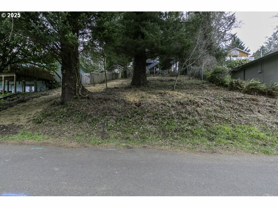 Property Photo: NE 35th St OR 97367