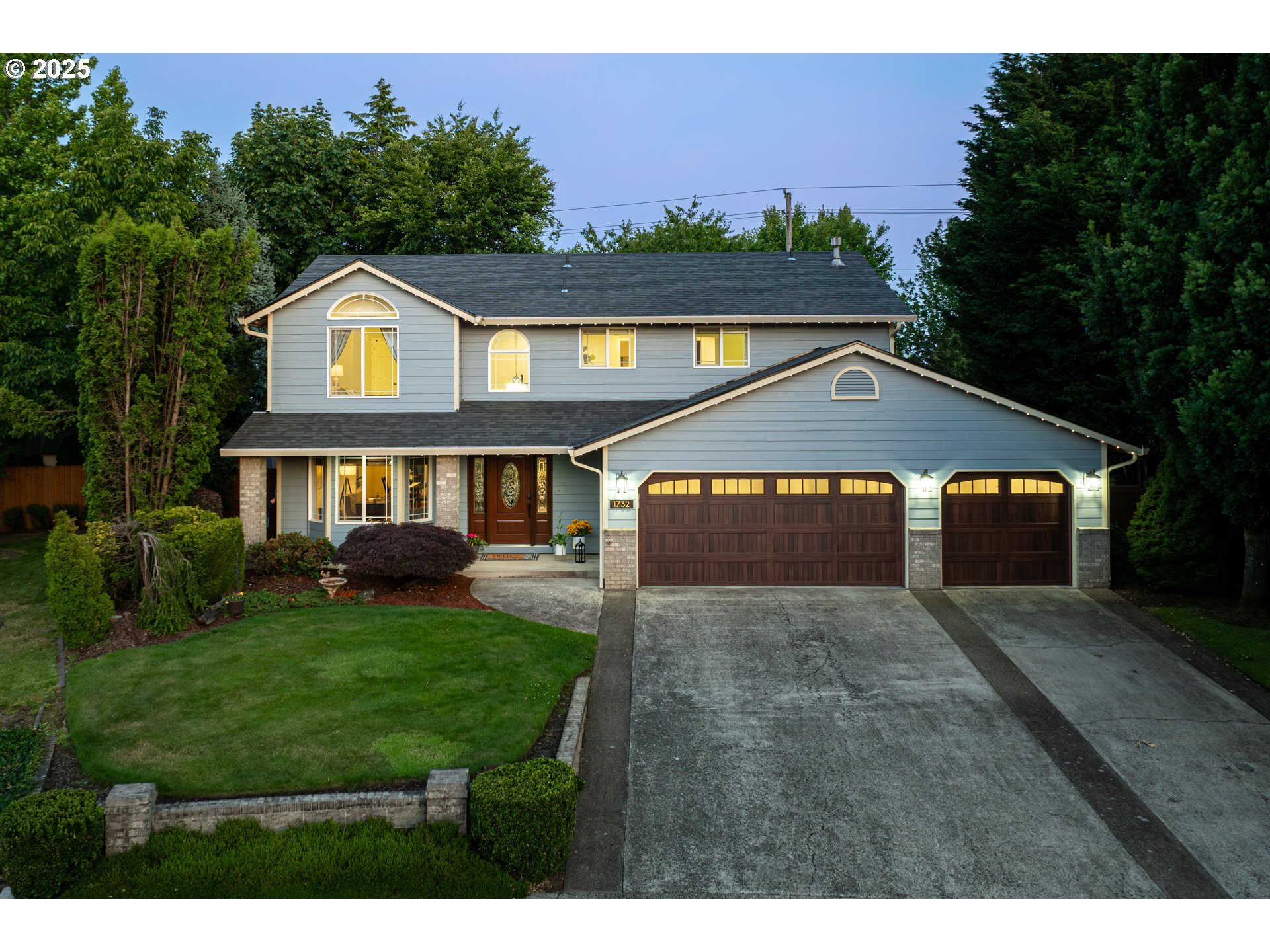 Property Photo:  1732 NW 29th Cir  WA 98607 