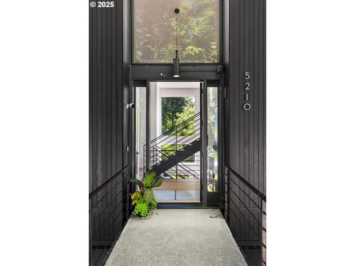 Property Photo:  5210 SW Hewett Blvd  OR 97221 