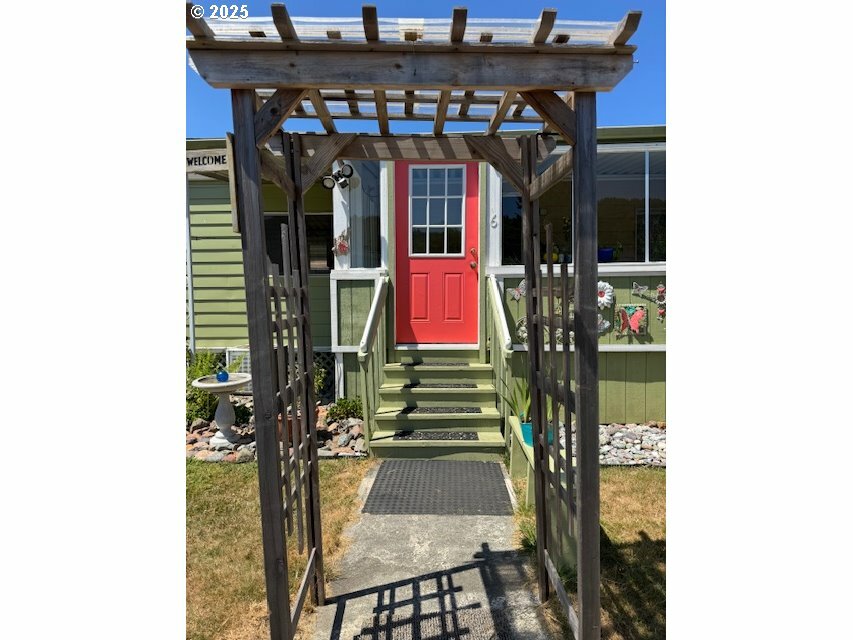 Property Photo: 16131 W Hoffeldt Ln 16 OR 97415