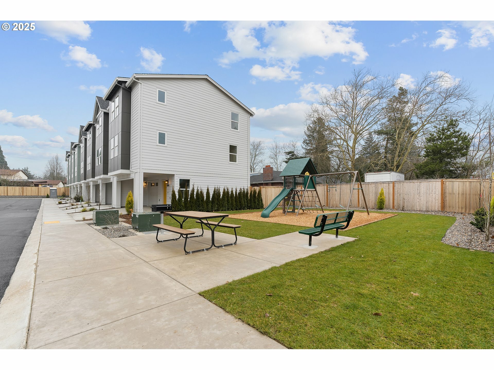 Property Photo: 15067 SE Division St OR 97236