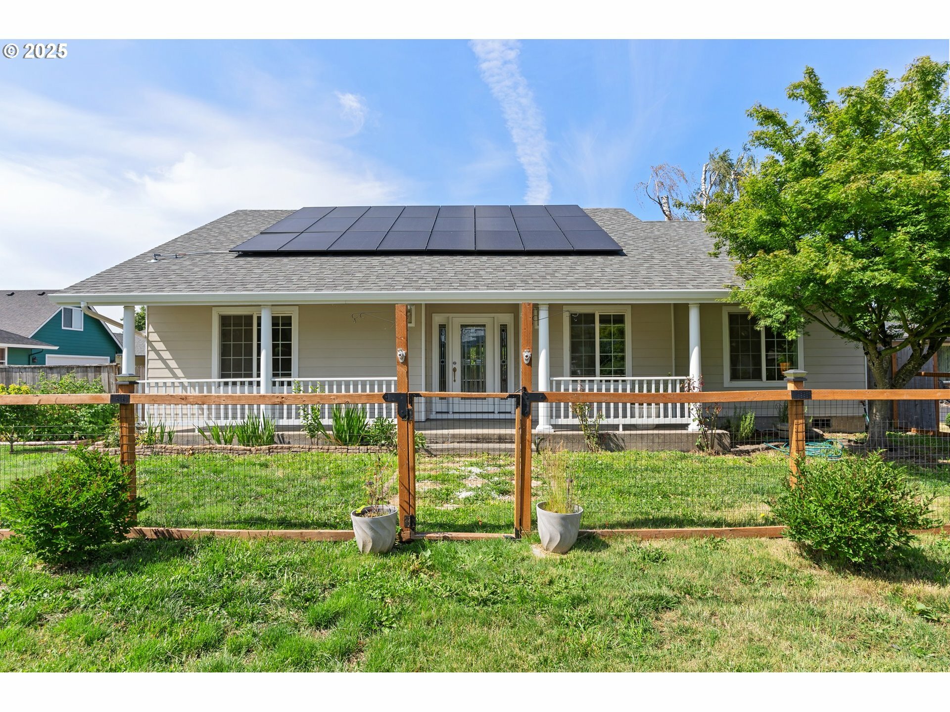 Property Photo: 30 Village Dr OR 97426