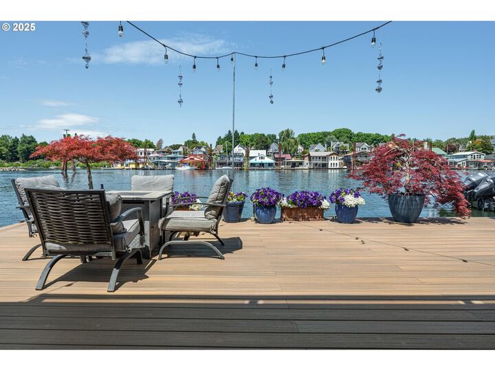 Property Photo: 429 N Bridgeton Rd #15 OR 97217