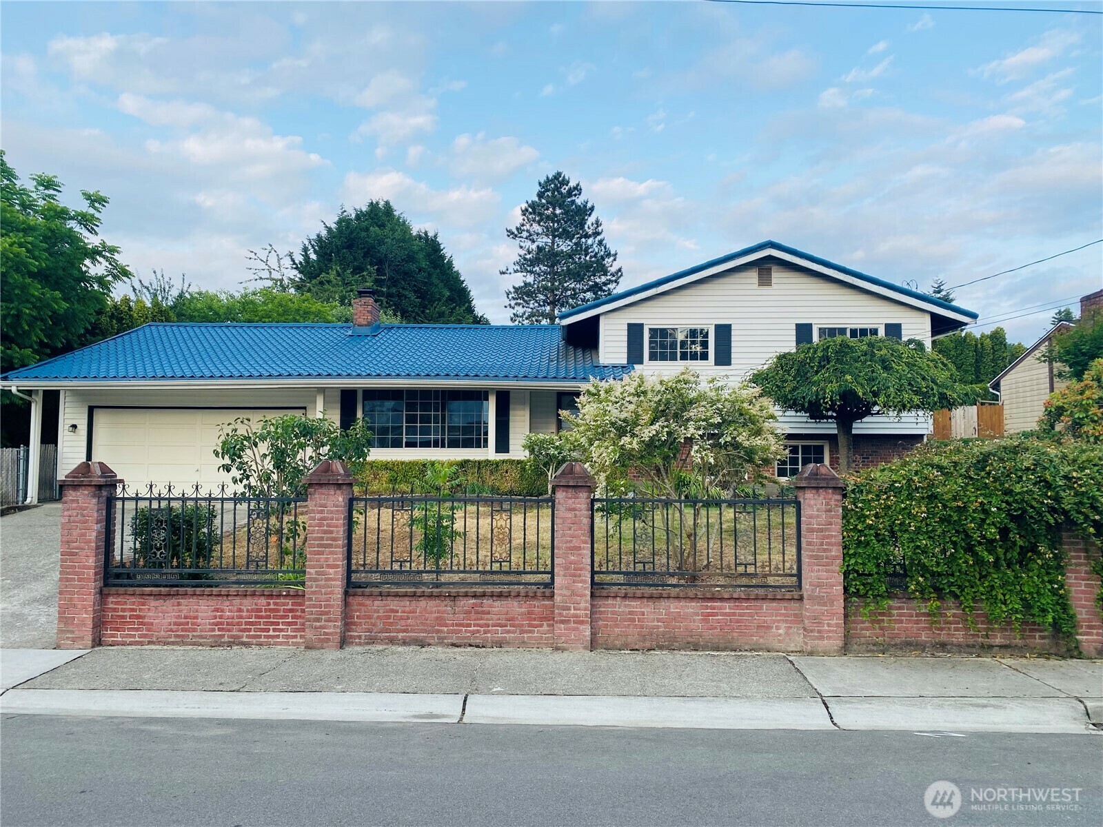 Property Photo: 20436 95th Avenue S WA 98031