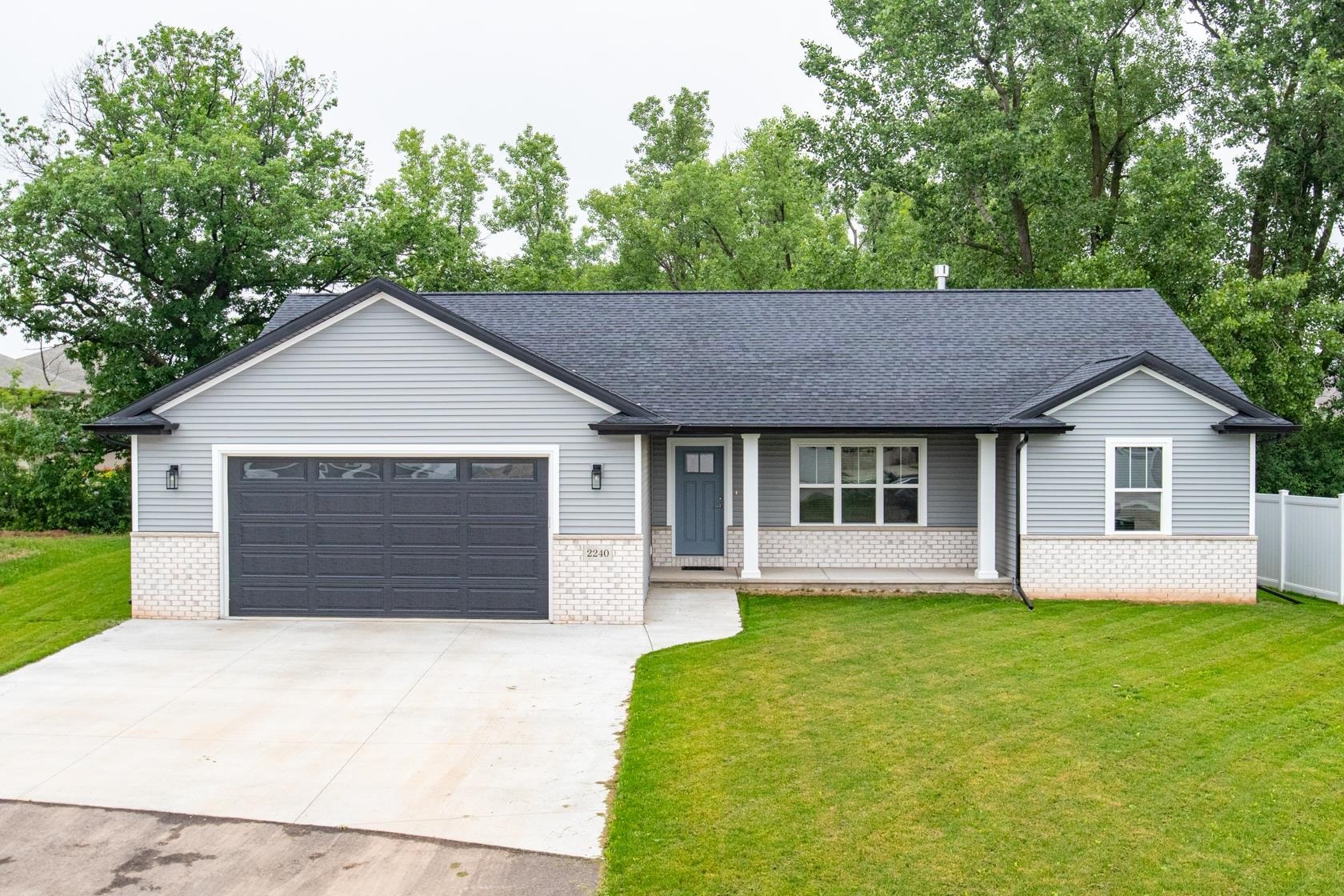 2240 E Honeygold Court  Appleton WI 54913 photo