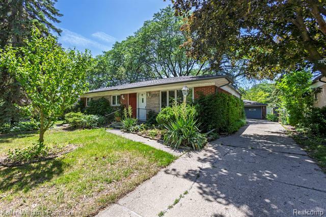 Property Photo: 2703 Downey Drive MI 48083