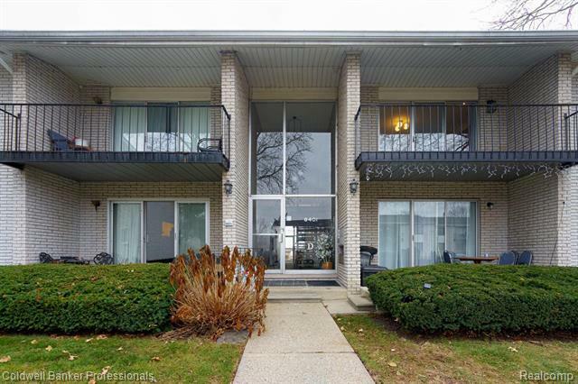 Property Photo: 8401 Kennedy Circle N 7 MI 48093