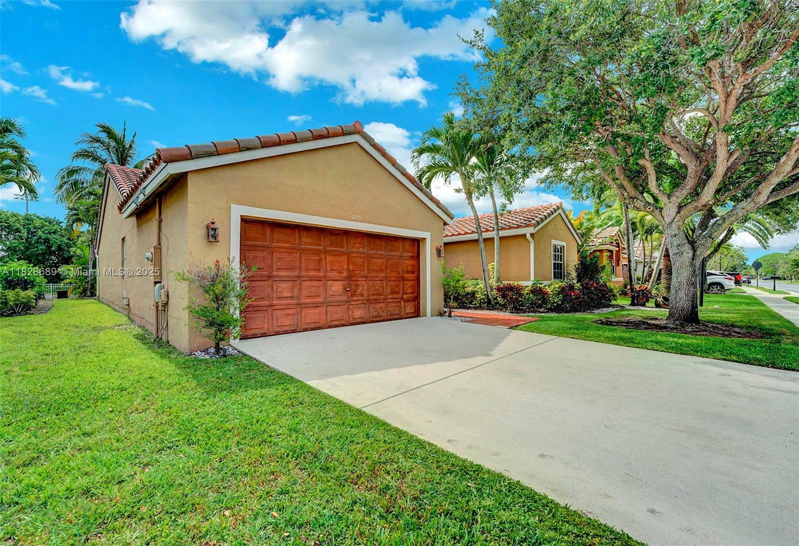 Property Photo: 275 SW 198th Ter FL 33029
