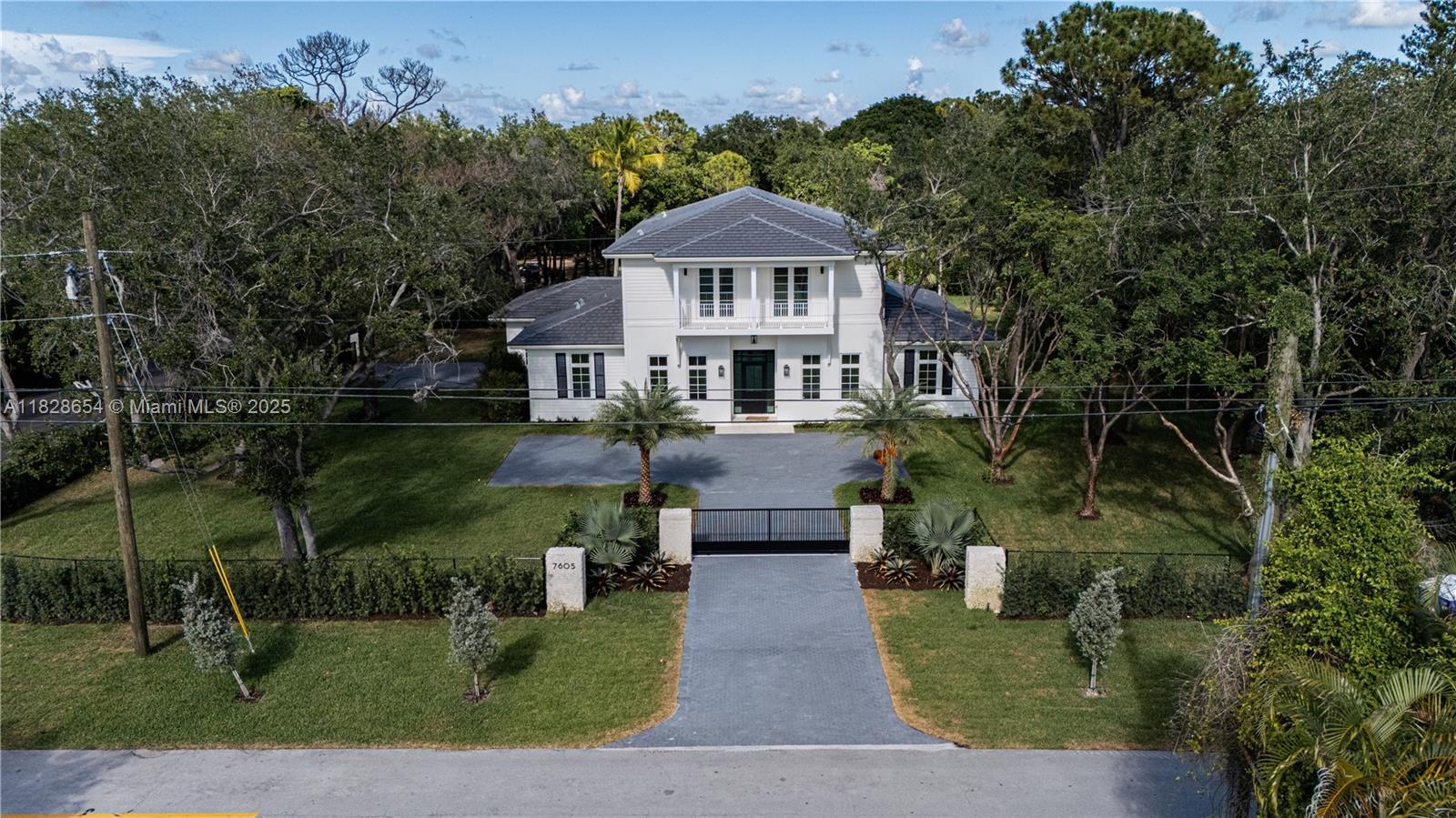Property Photo: 7605 SW 71st Ave FL 33143