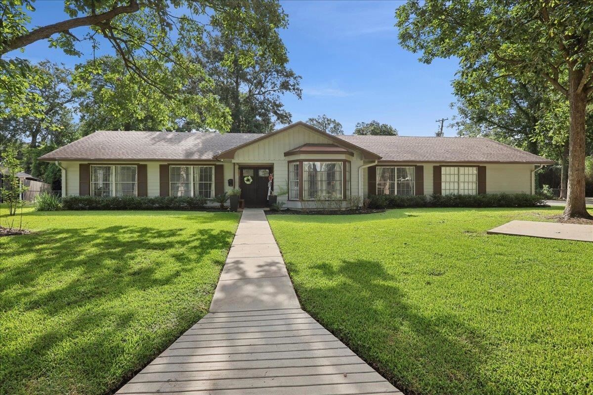 Property Photo:  1220 Sandwood  TX 77706-0000 