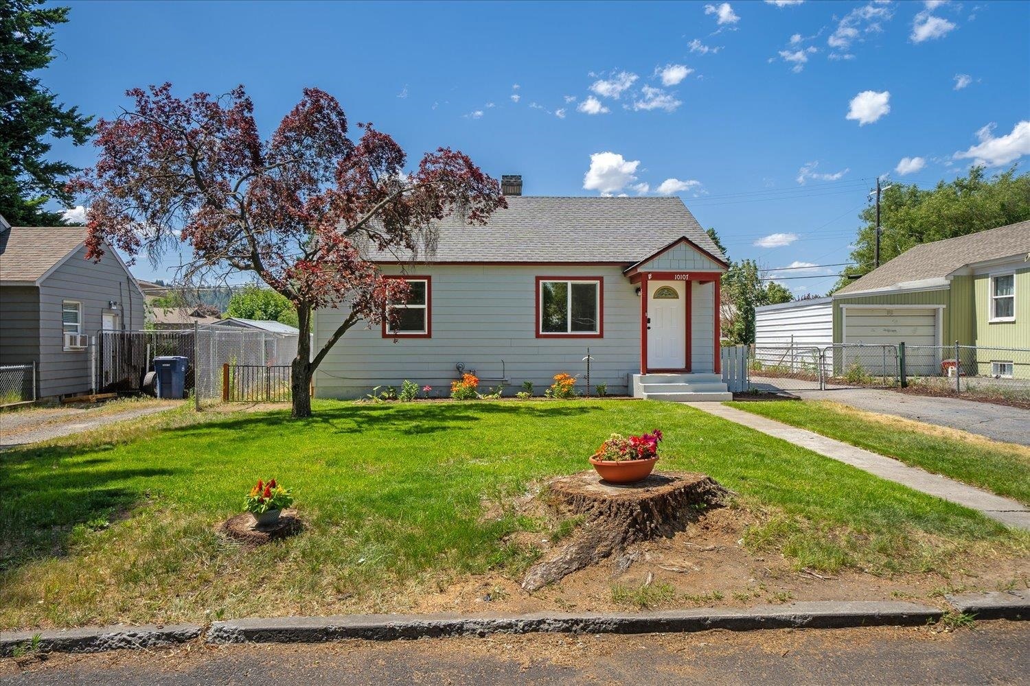 Property Photo:  10107 N Whittier St  WA 99218 