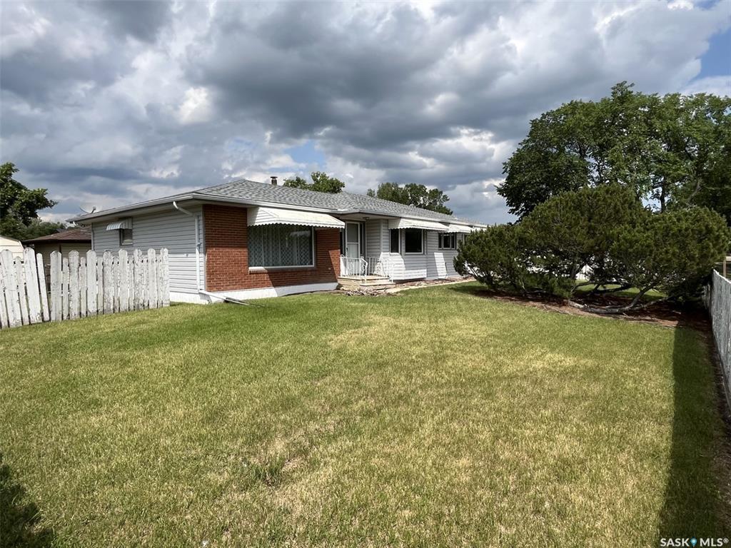 Property Photo: 201 St Andrews Crescent SK S0L 2V0