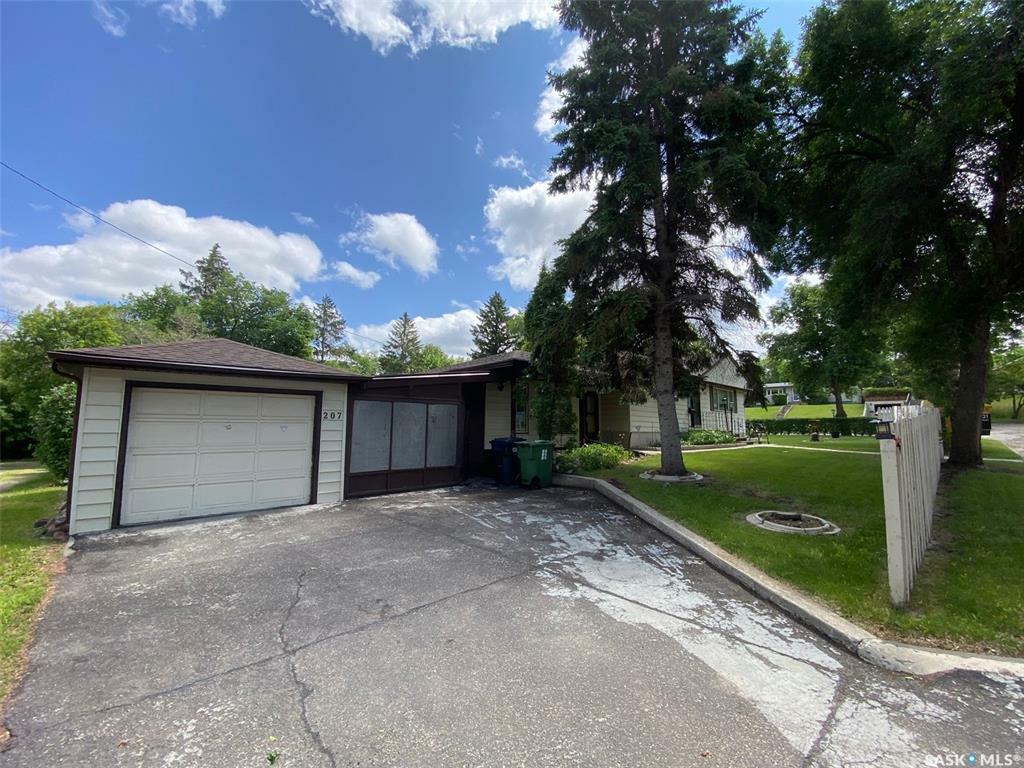 Property Photo: 207 Fifth Avenue S SK S3N 0Z9