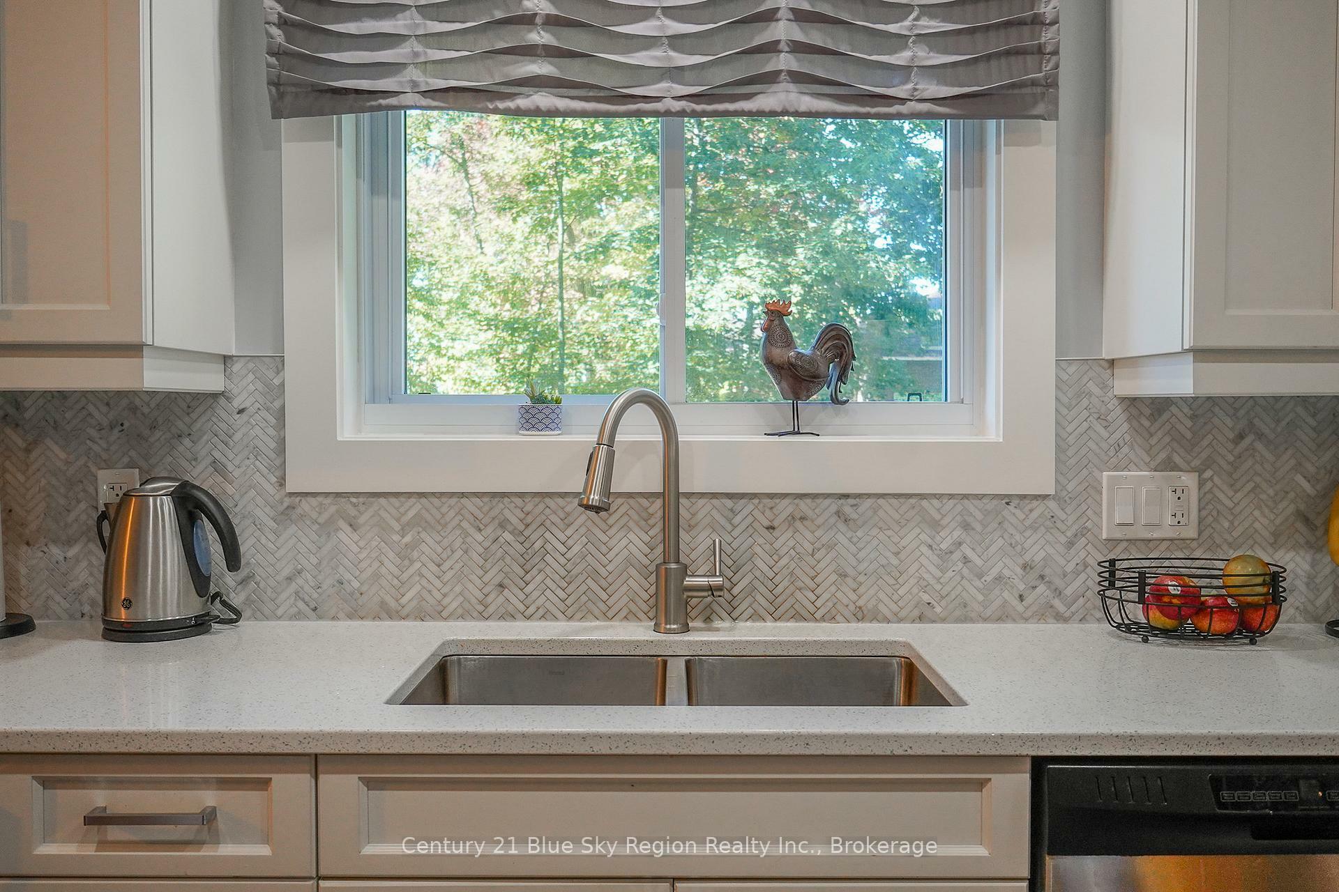 Photo de la propriété:  57 Campbell Avenue  ON P1A 1V5 