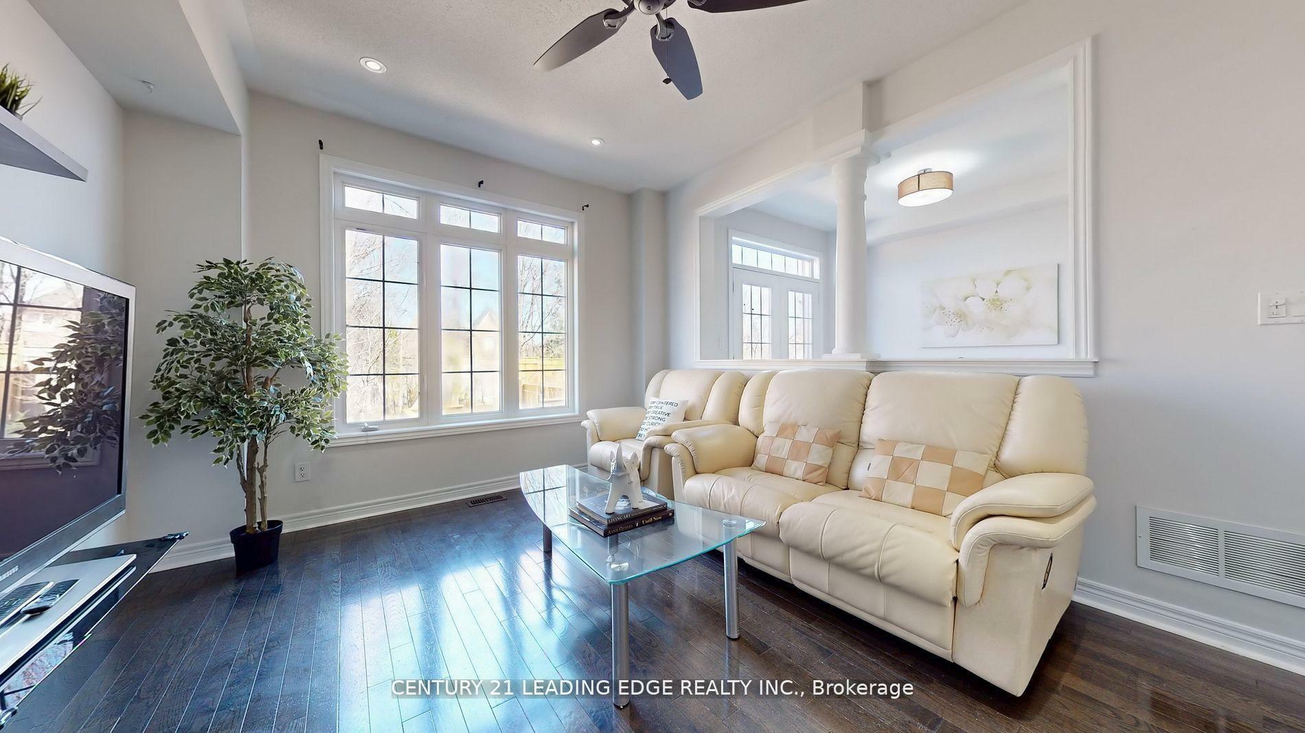 Property Photo: 280 Paradelle Drive 26 ON L4E 0C9