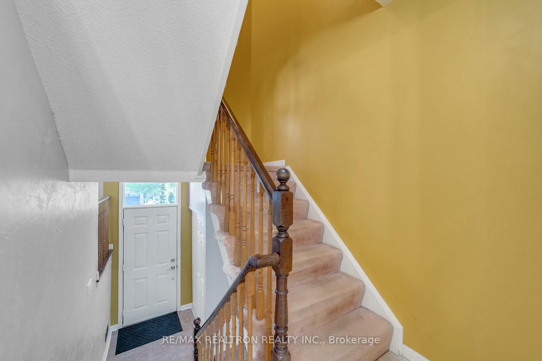 Property Photo: 541 Bondi Avenue ON L3Y 8R5