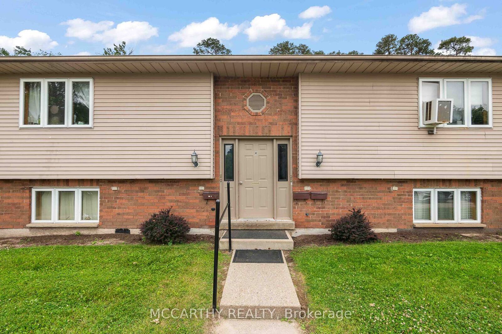 Property Photo:  50 Third Street H  ON L9W 3B1 