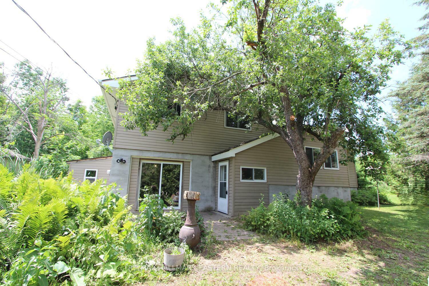 Property Photo:  1076 County Road 40 N/A  ON K0L 2V0 