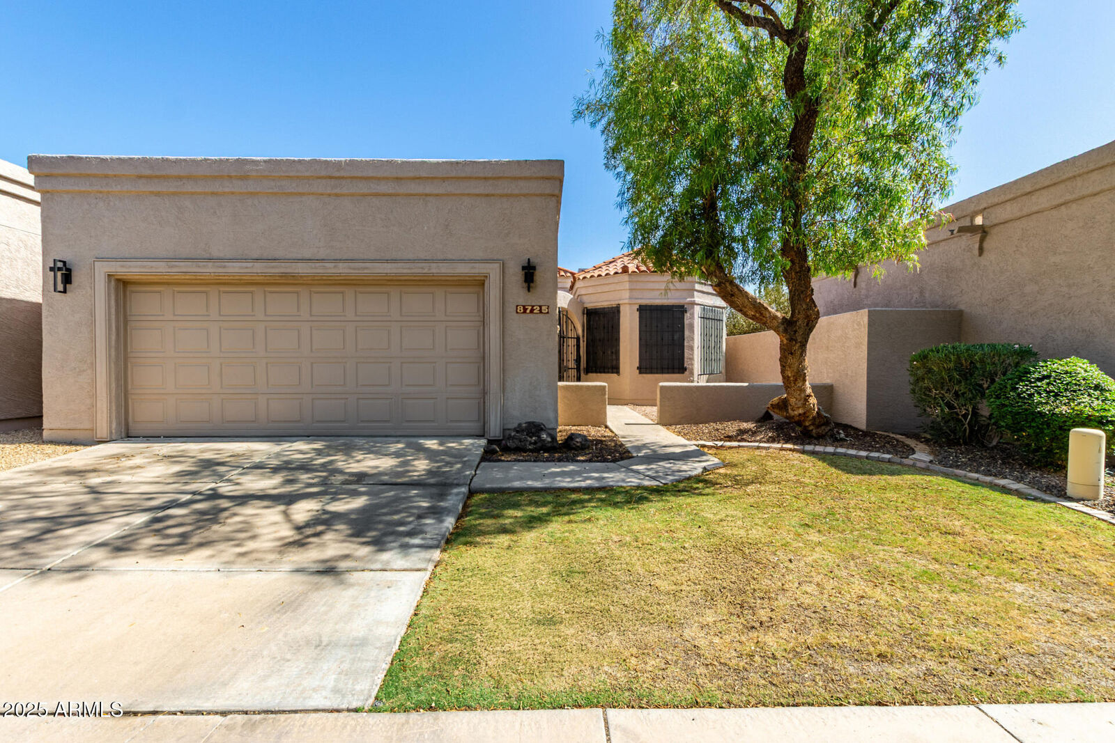 Property Photo: 8725 E Vía Del Arbor -- AZ 85258