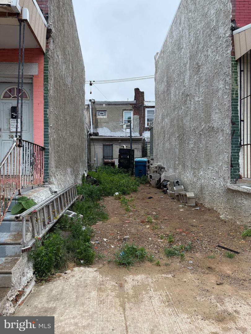 Property Photo:  3035 N Water Street  PA 19134 