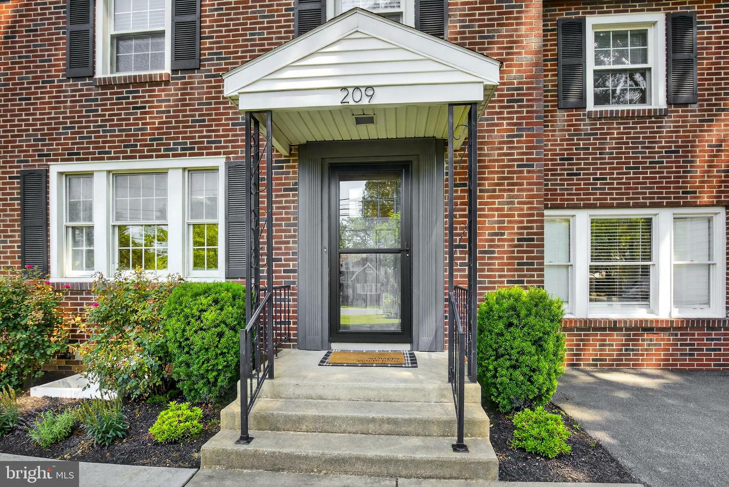 Property Photo: 209 E Roseville Road PA 17601