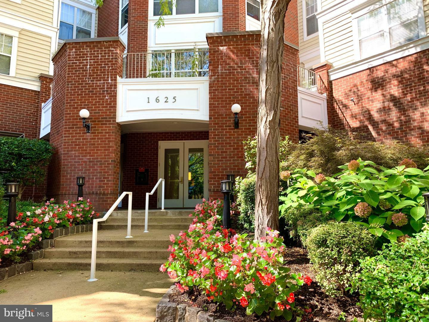 Property Photo: 1625 International Drive 109 VA 22102