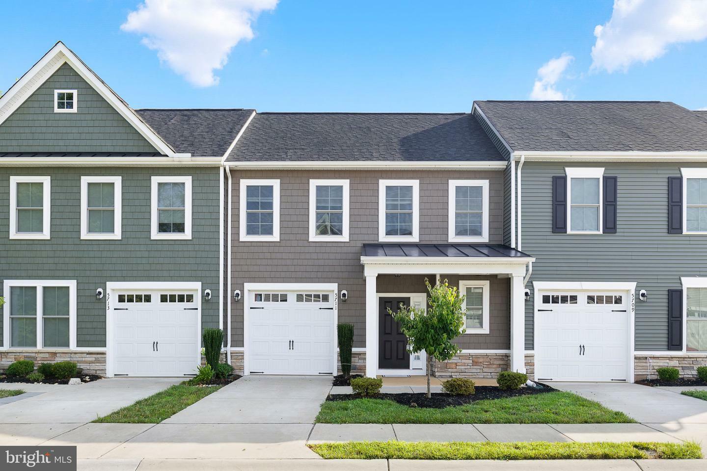 Property Photo: 5711 Finley Rose Court VA 22407