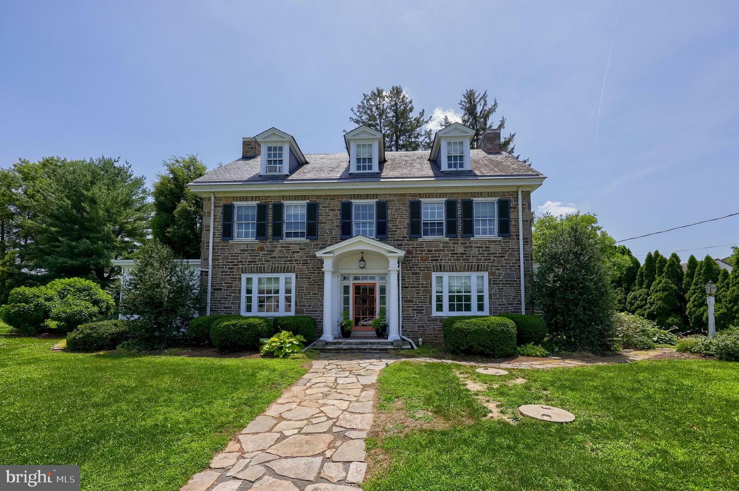 Property Photo: 152 Main Street PA 17560
