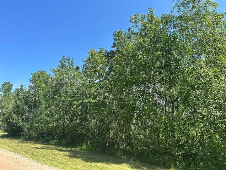Property Photo: 61 Heathwood Drive MB R0E 2A0