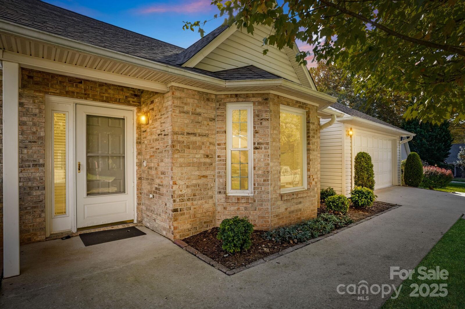 Property Photo: 4 Gatehouse Court NC 28803
