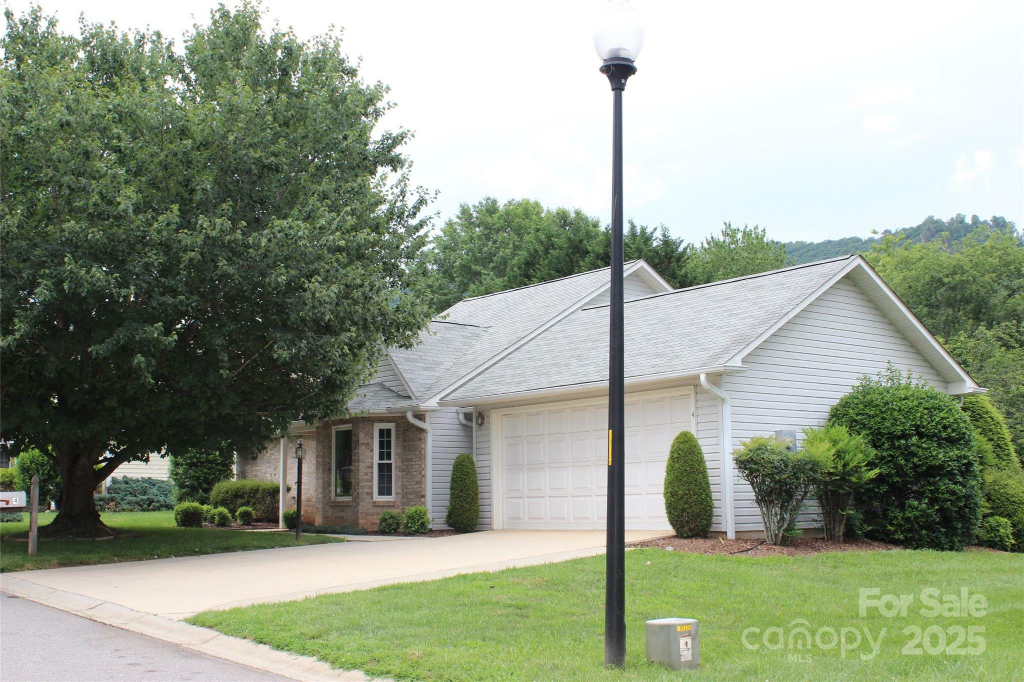 4 Gatehouse Court  Asheville NC 28803 photo