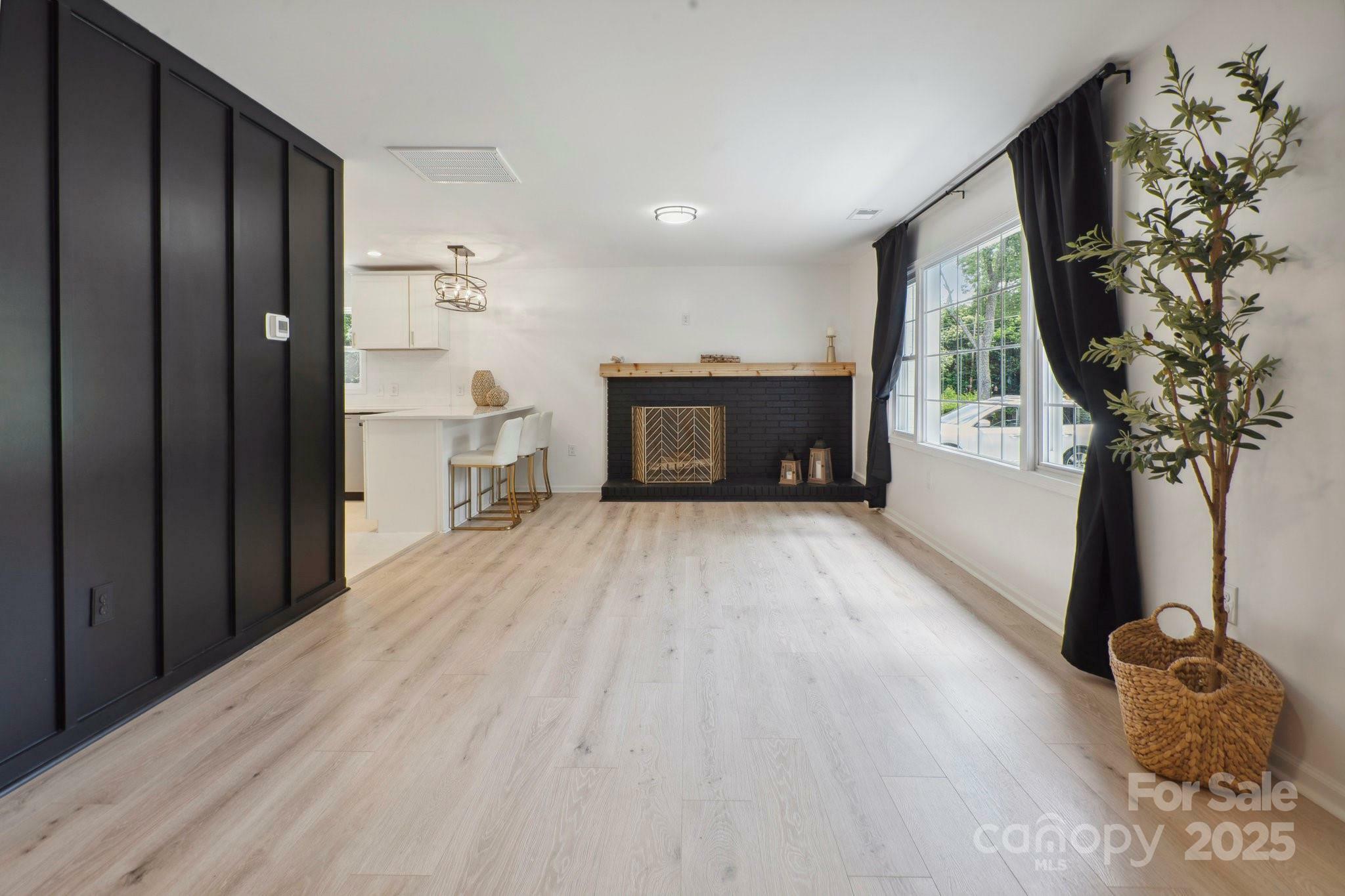 Property Photo: 5420 Gwynne Avenue NC 28205
