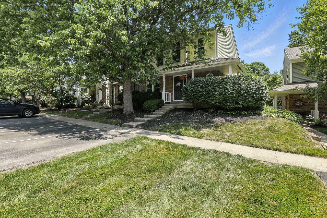 Property Photo: 804 Woodlyn Drive S OH 45230