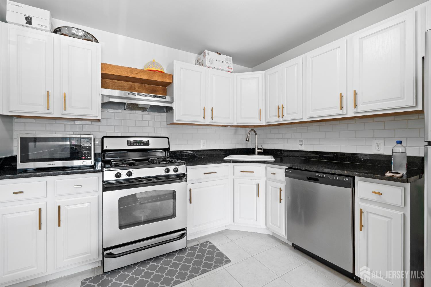 Property Photo: 1060 Morning Glory Drive NJ 08831