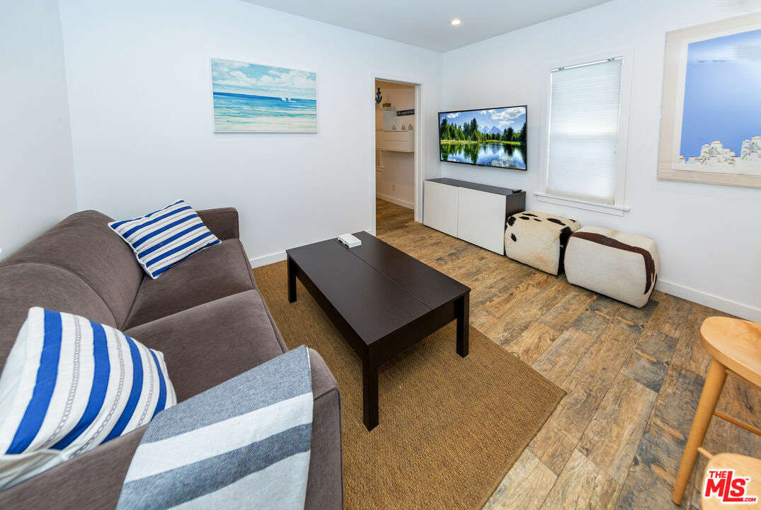 Property Photo: 38 Sunset Ave CA 90291