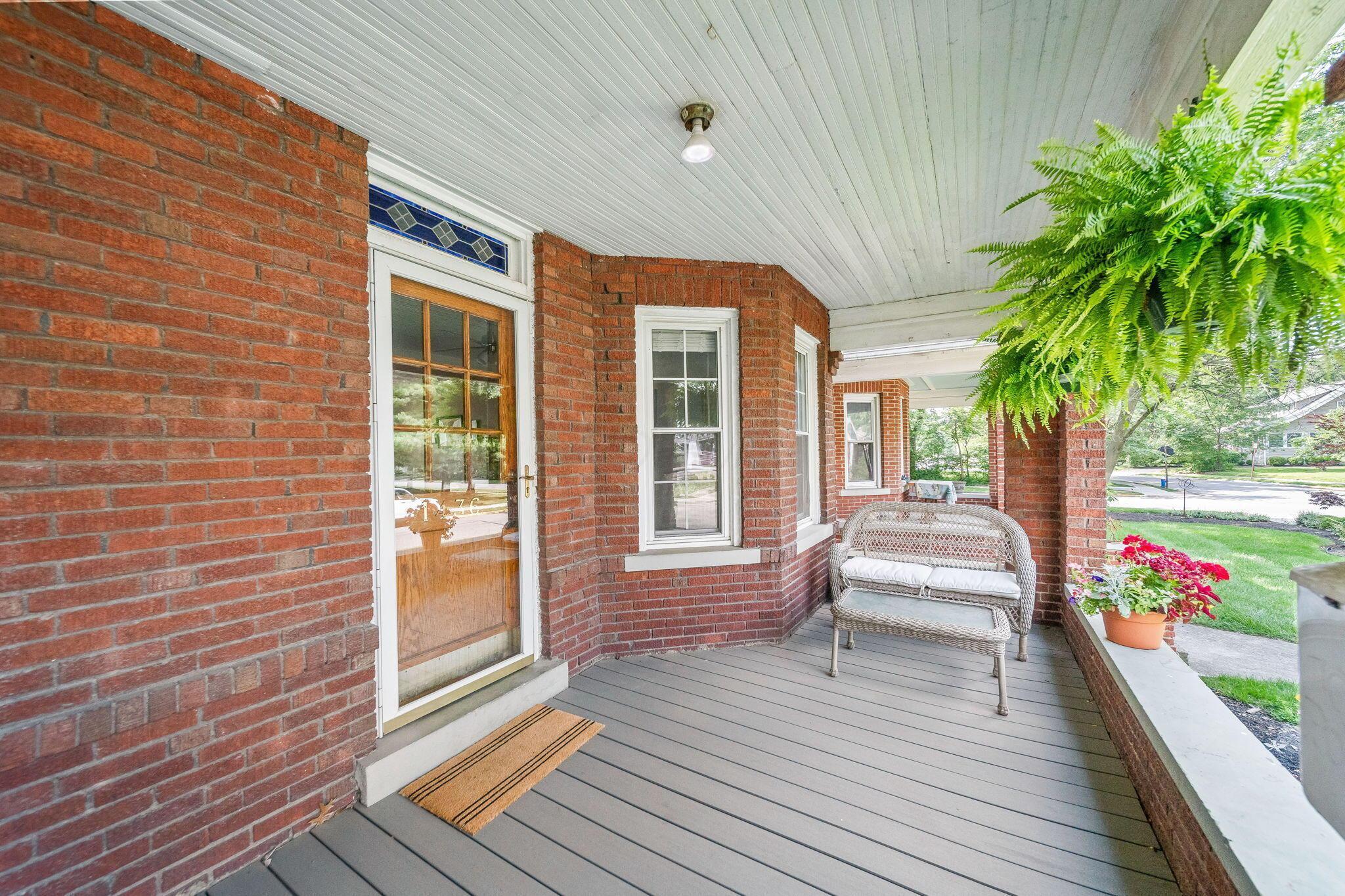 Property Photo: 1436 Wyandotte Road OH 43212