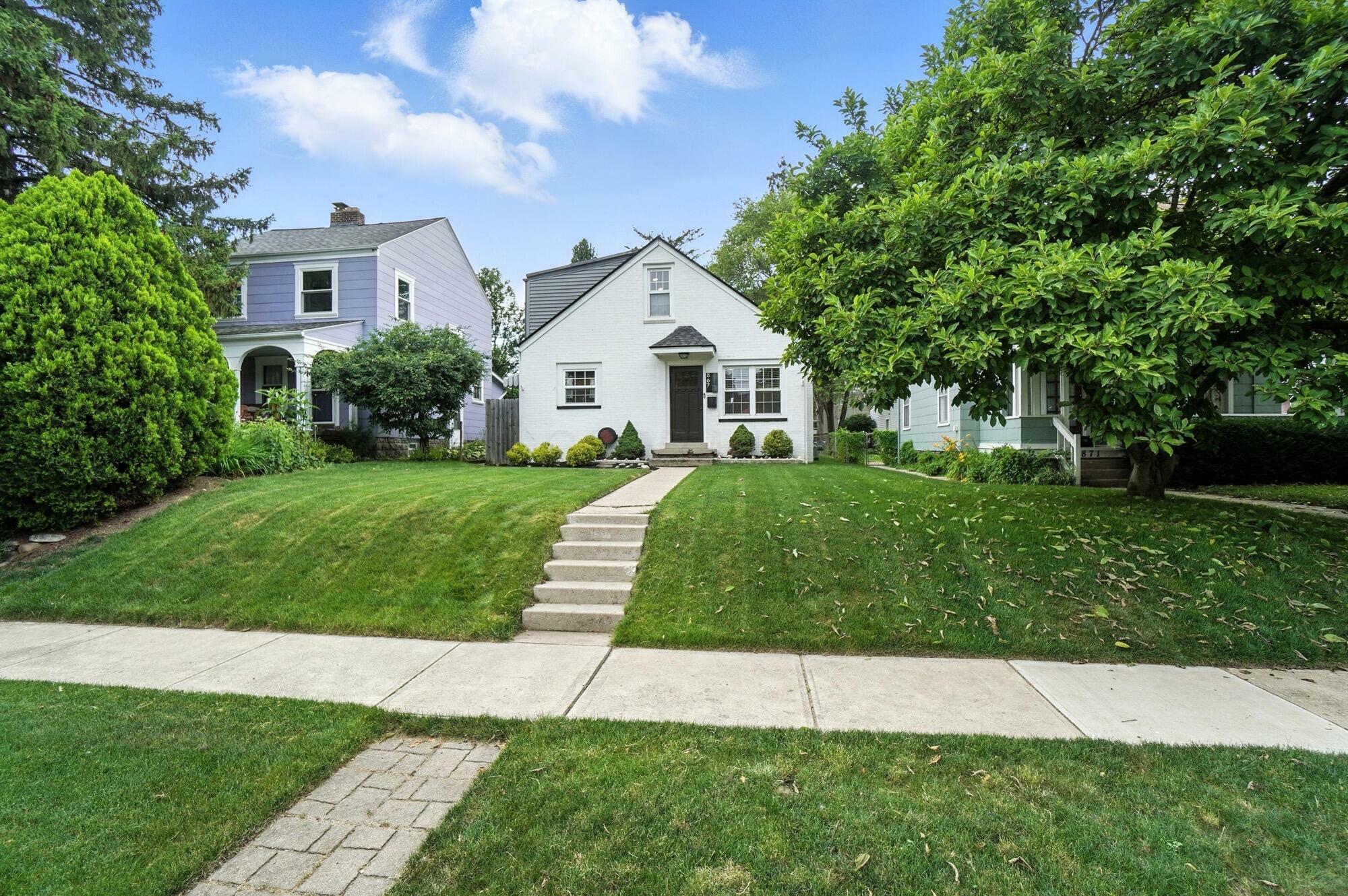 Property Photo: 867 Gladden Road OH 43212
