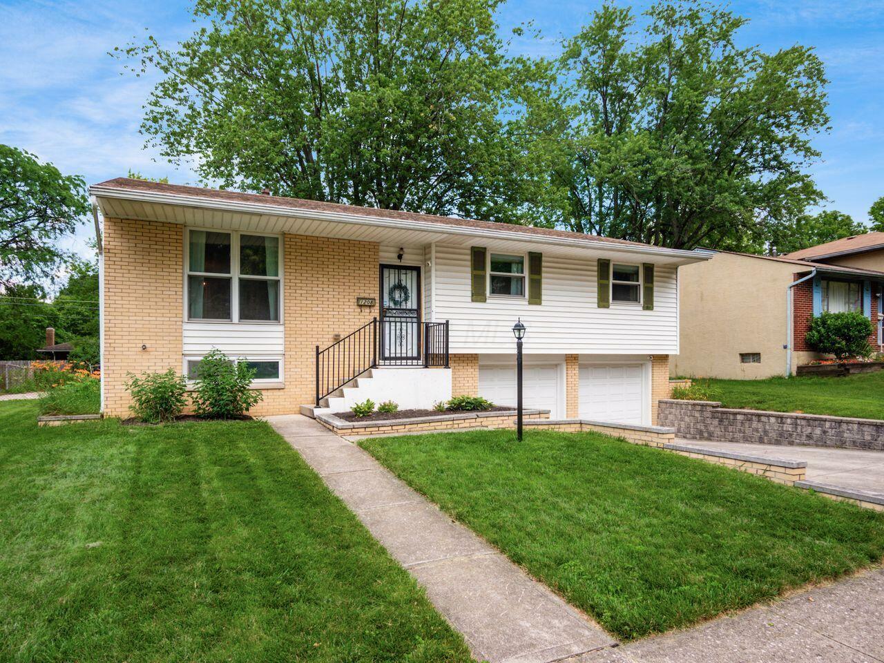 Property Photo: 1208 Belden Road OH 43229