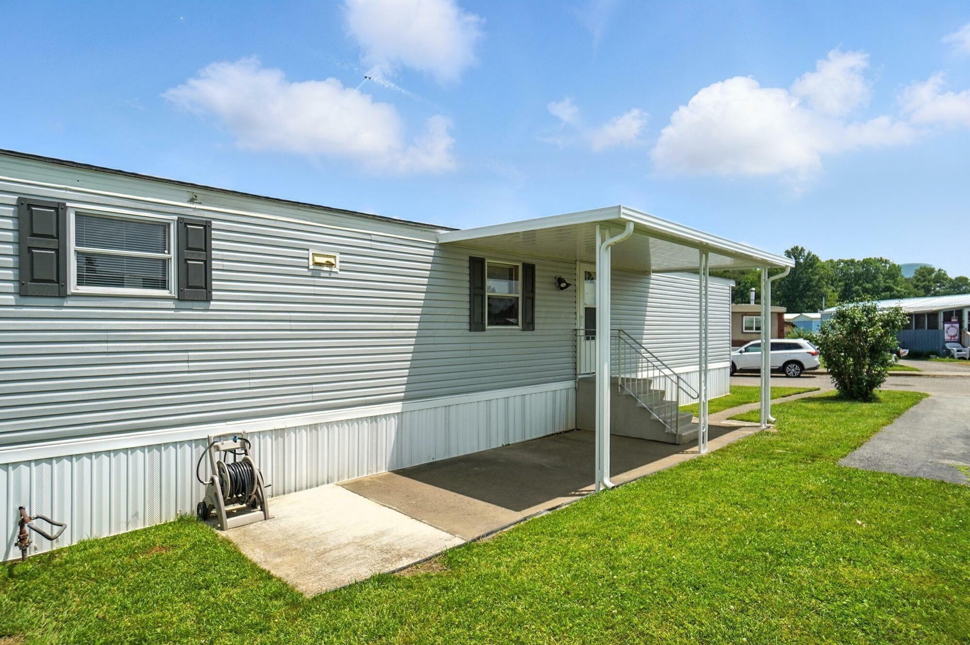 Property Photo: 121 Greenbriar W Lane OH 43025