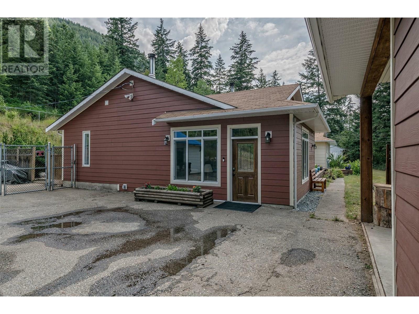 Property Photo: 6960 Brewer Road BC V1B 3H2