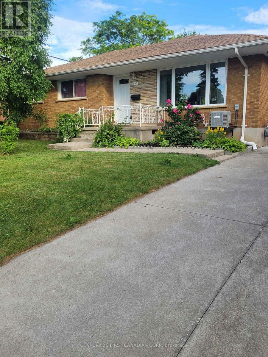 Property Photo: 393 Chippendale Crescent ON N5Z 3G1