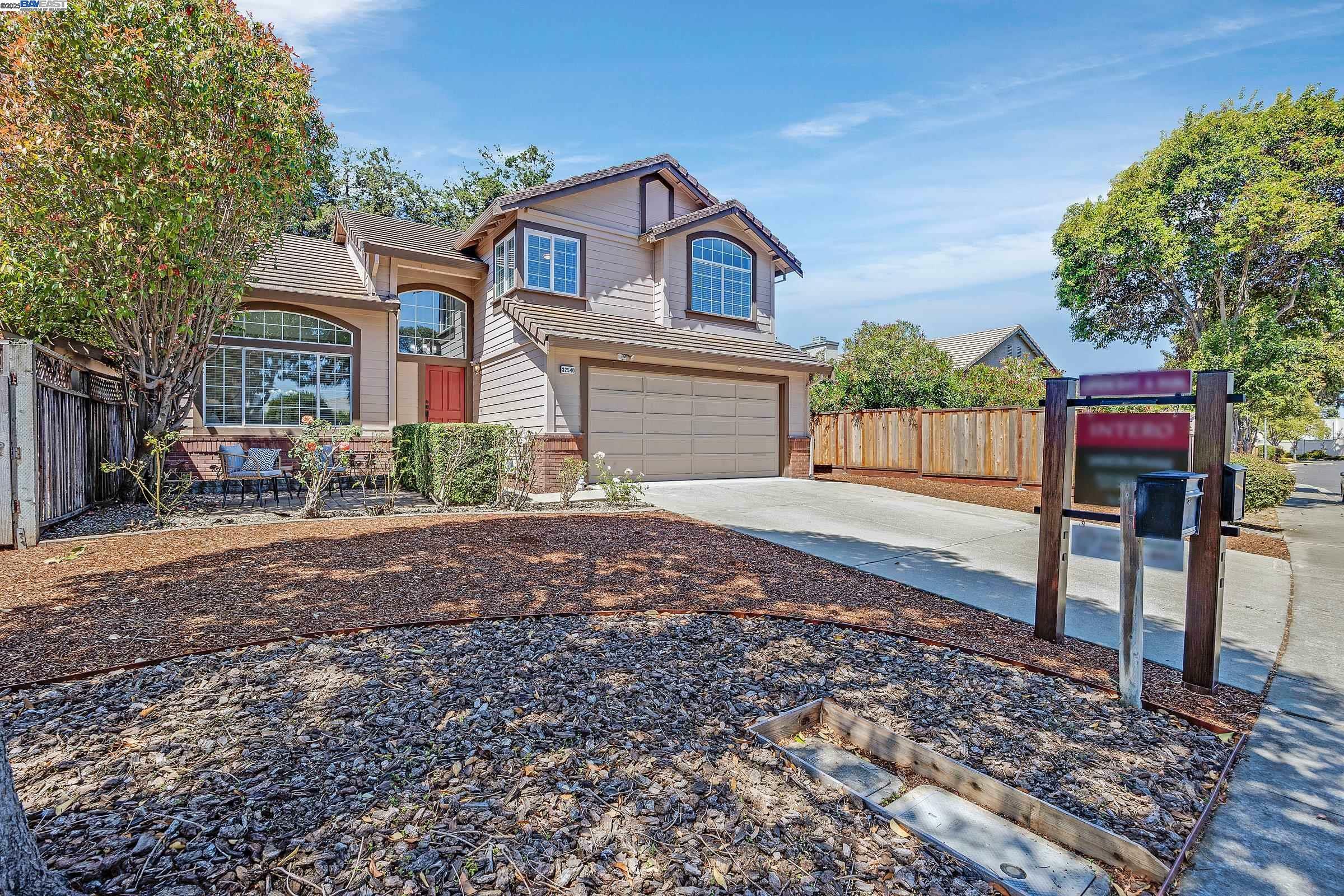 Property Photo: 32540 Cottonwood St CA 94587