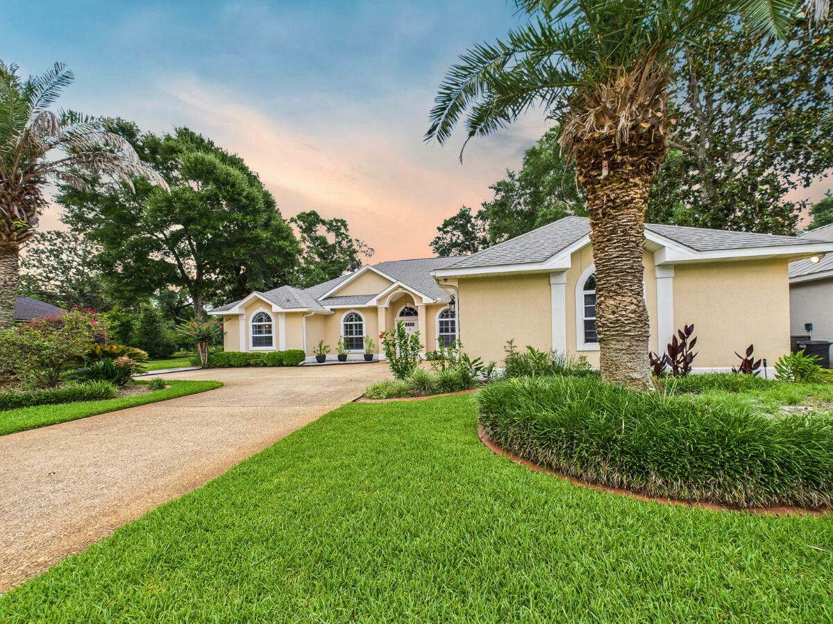 Property Photo: 1746 Wren Way FL 32578