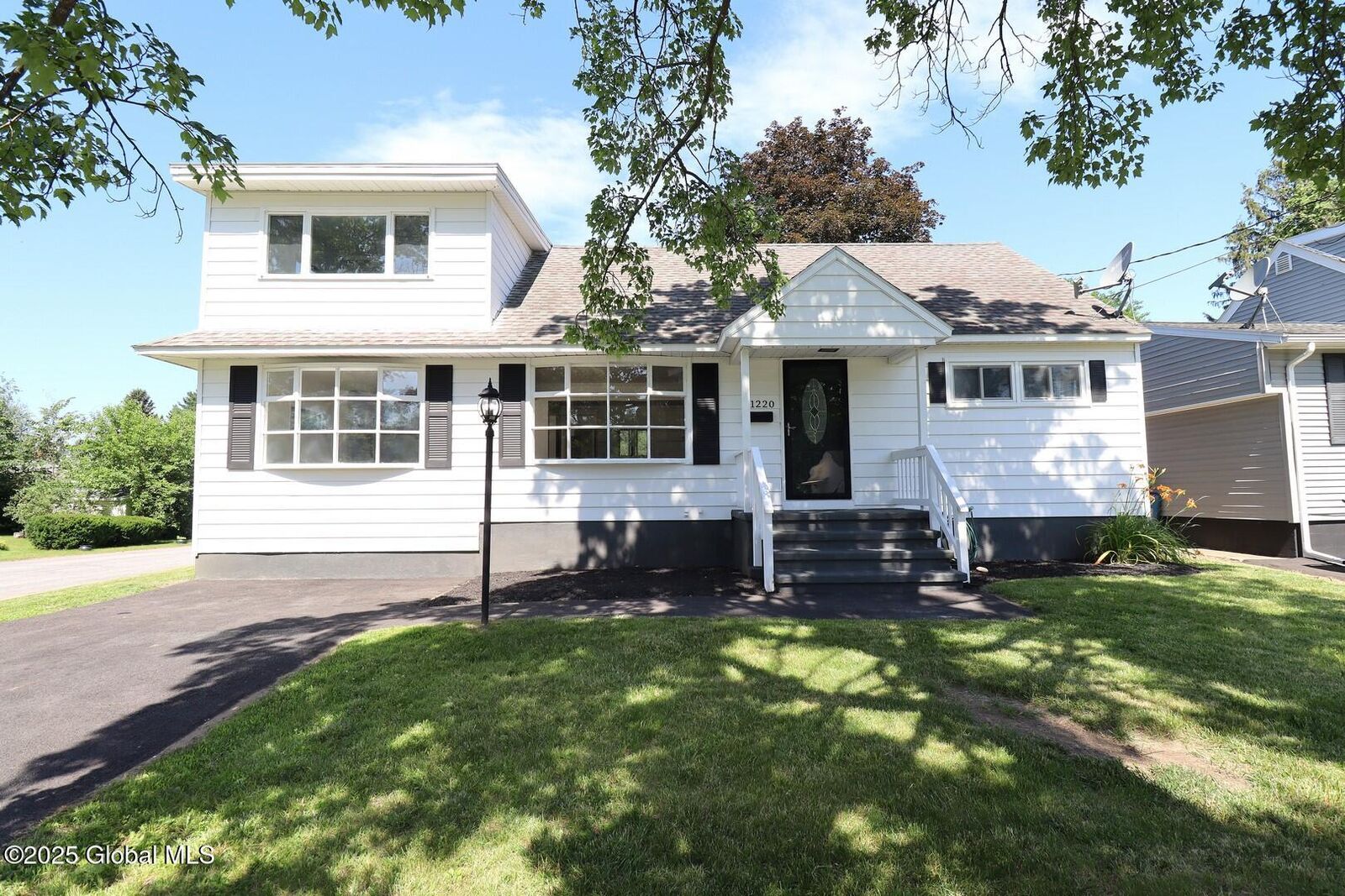Property Photo:  1220 Hemlock Street  NY 12306 