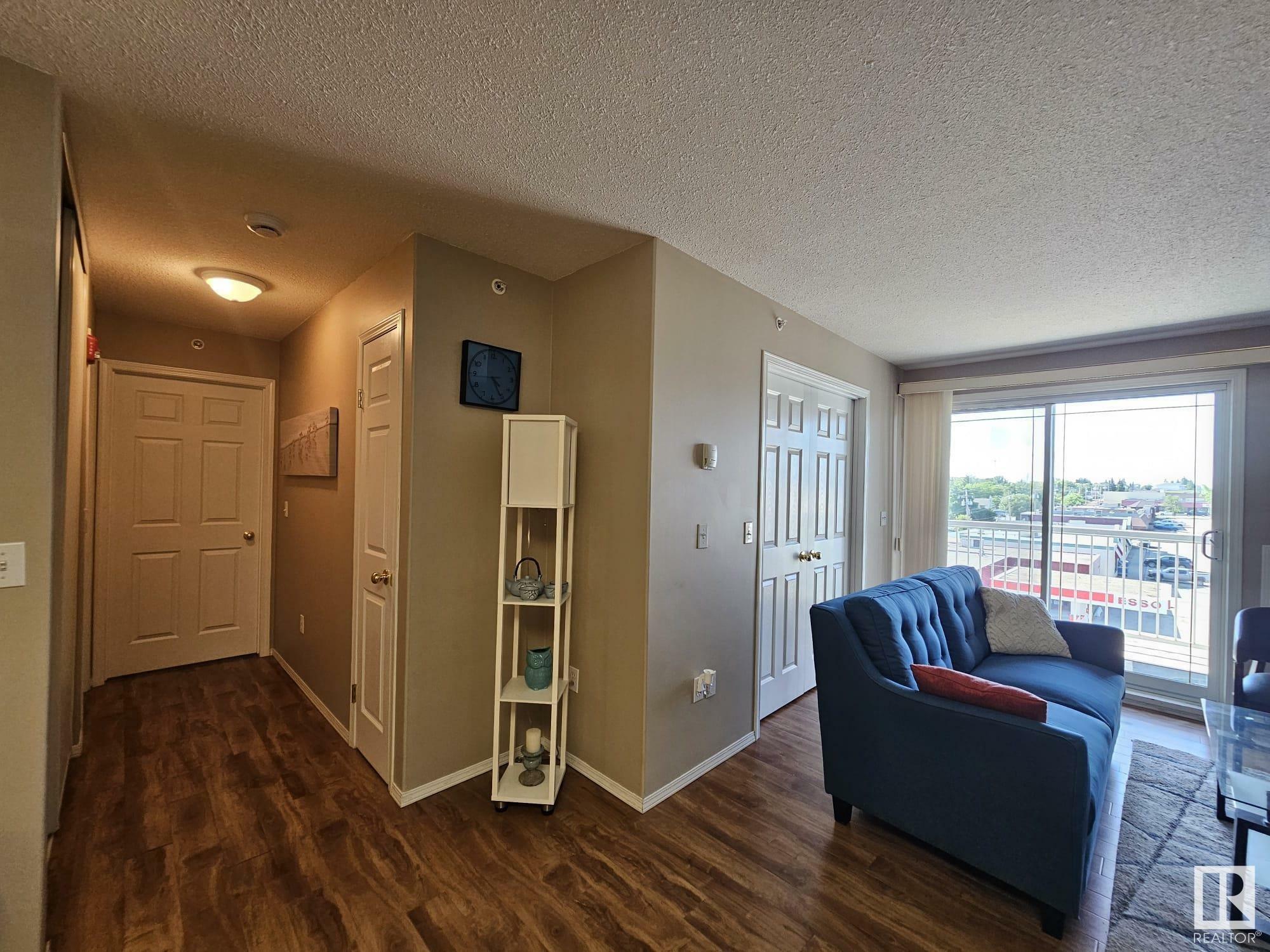 Photo de la propriété: 4900 54 Avenue 402 AB T7A 1V8