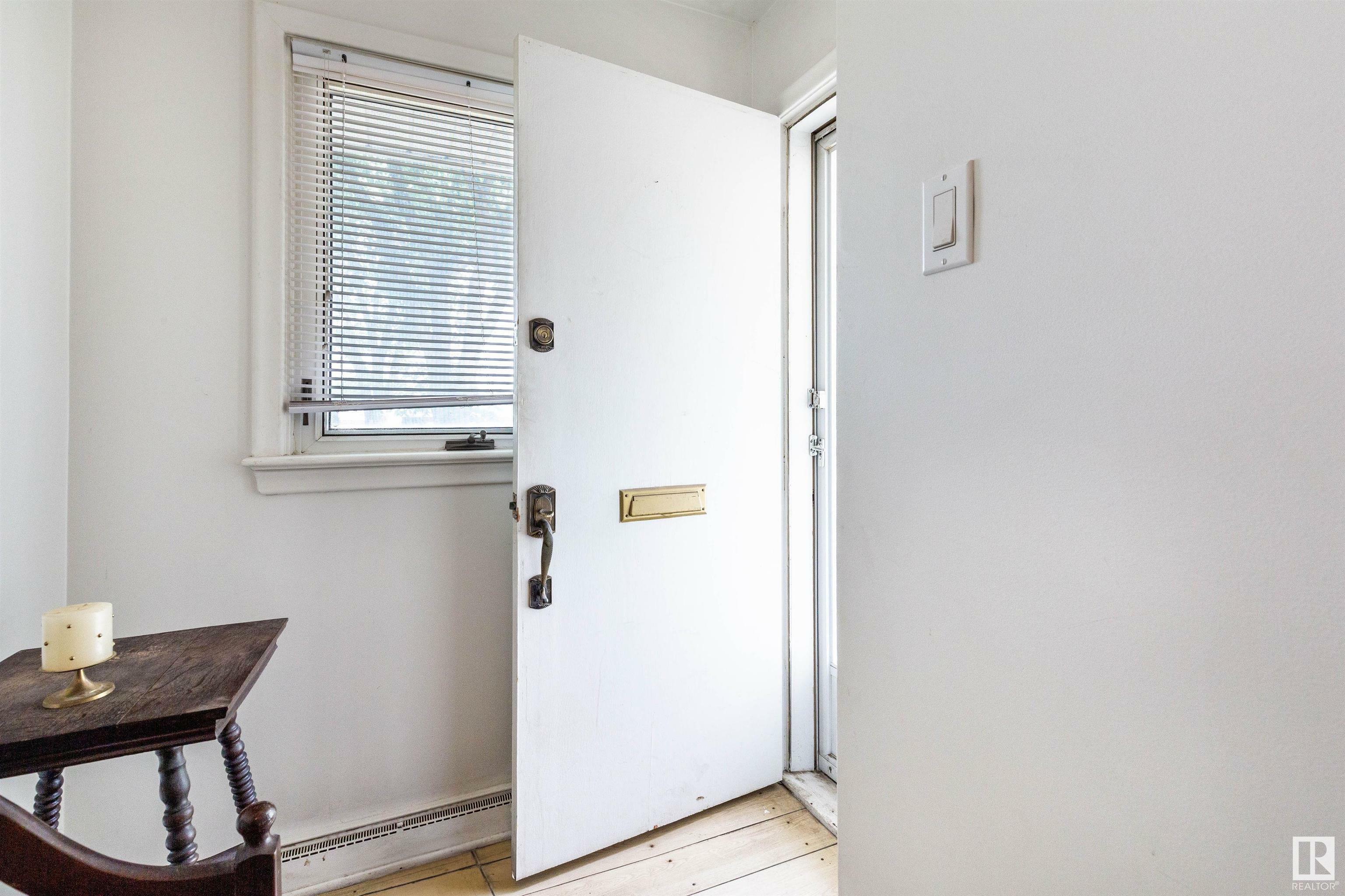 Photo de la propriété: 13307 116 Avenue NW AB T5M 3E4